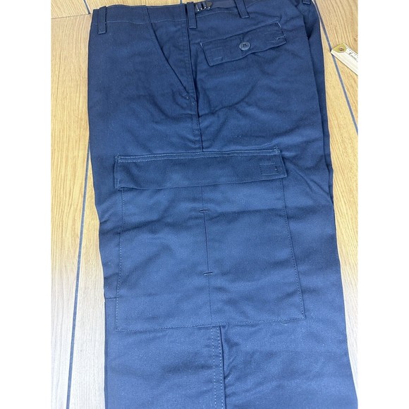 VF Imagewear Men's Cargo Pants Black M/  33 Waist Length  TA22912 NWOT - Picture 3 of 16